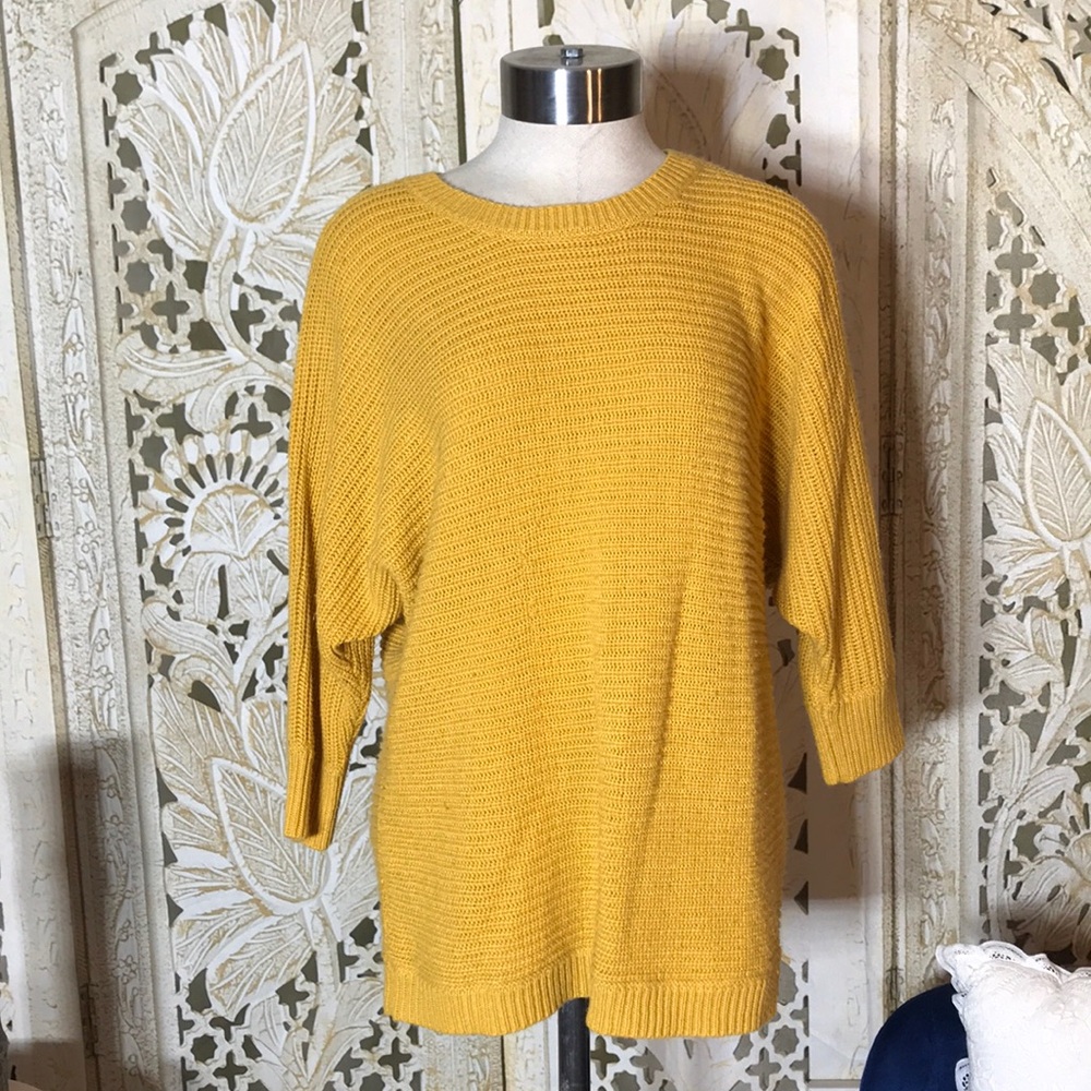 Juniper LN maternity medium knit mustard color woman’s sweater